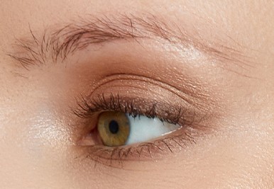 Close-up of an eye with short eyelashes